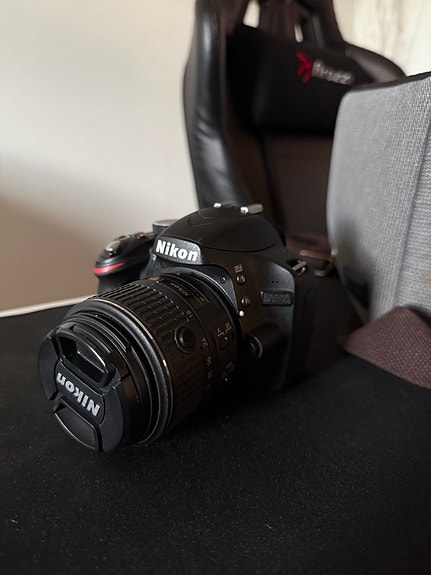 Nikon D3200 järjestelmäkamera + varusteita