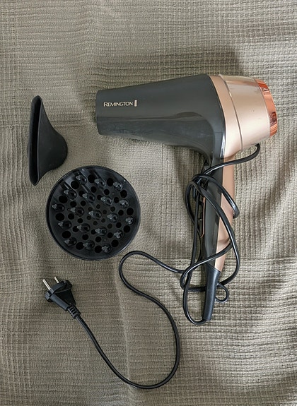Remington hiustenkuivaaja