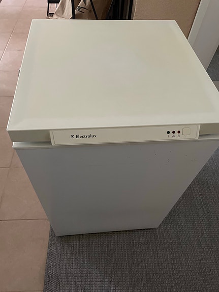 Electrolux ECN1158 arkkupakastin 102L