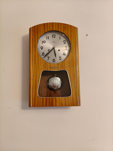 Junghans seinäkello
