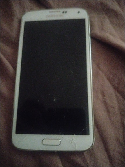 myynnissä vanha hyvä Samsung puhelin
