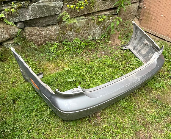 Nissan Maxima -04 takapuskuri
