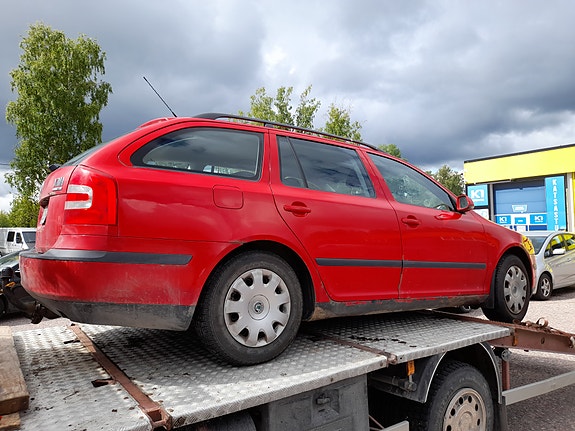 Osina Skoda Octavia 1,6 bensiini,