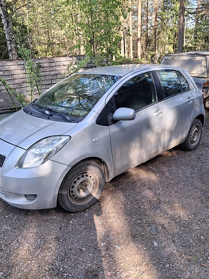Myydään autot varaosiksi