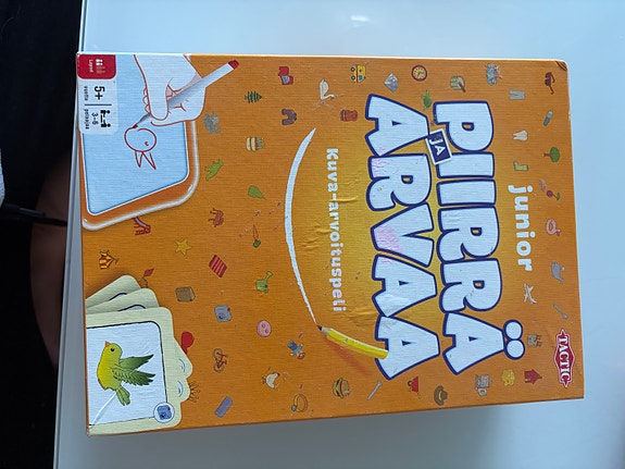 Junior Piirrä ja arvaa peli