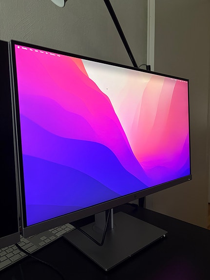 HP EliteDisplay E273q 27” QHD IPS -näyttöä + Targus 4K telakka