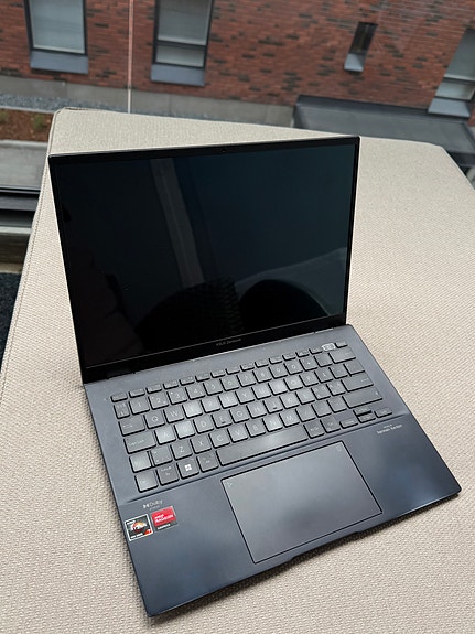 ASUS Zenbook 14 OLED (UM3402Y)