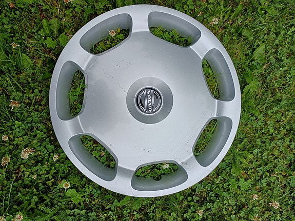Volvon pölykapseli 16"