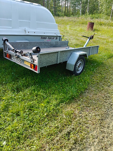 Peräkärry/trailer