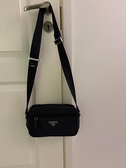 Prada olkalaukku unisex musta