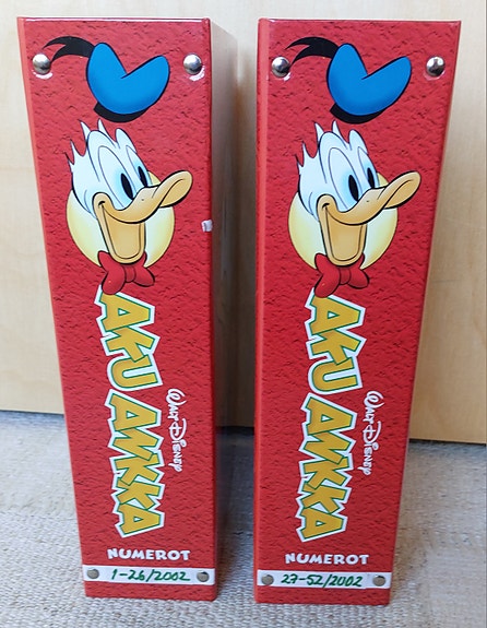 Aku Ankka vuosikerta 2002 keräilykansioissa