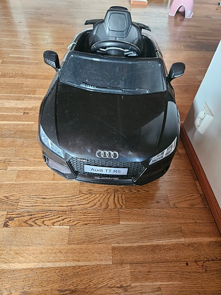 Lasten sähköauto Audi TT RS