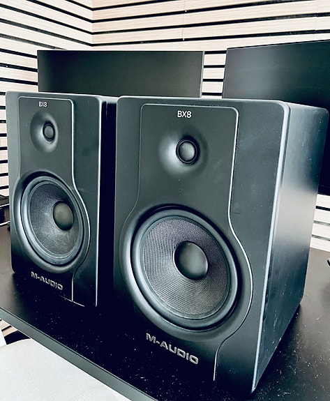 M-Audio BX8