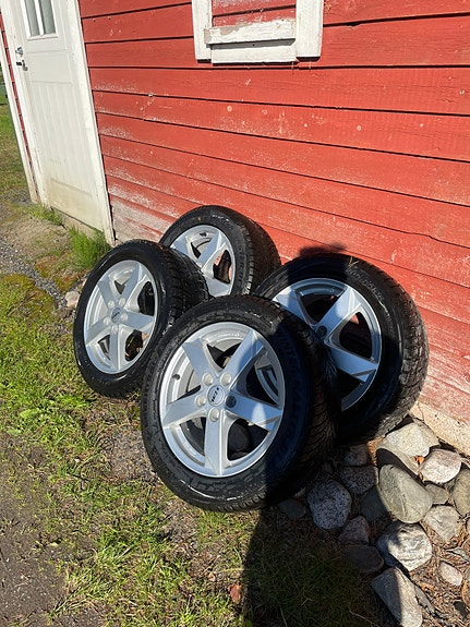 Volvoon Rial hyvä kuntoiset vanteet 5x108 uudet renkaat