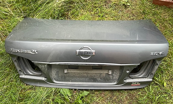 Nissan Maxima -04 takaluukku