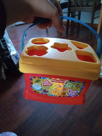 Taaperoiden palikkalaatikko Fisher-price