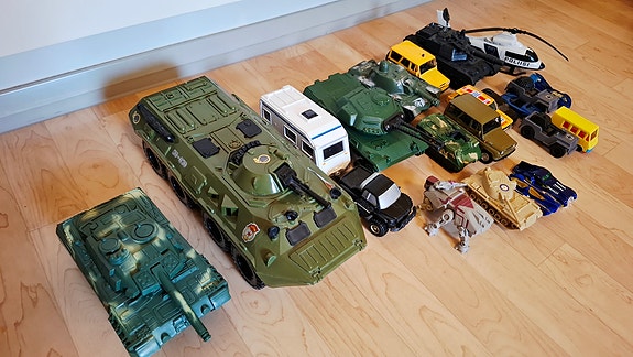 Vanhat autot Ja tankkeja