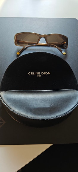 Celine Dion aurinkolasit naiset