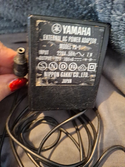 Yamaha PI-1 virtalähde 12V 300mA