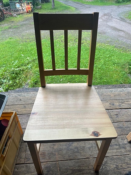 Puinen tuoli