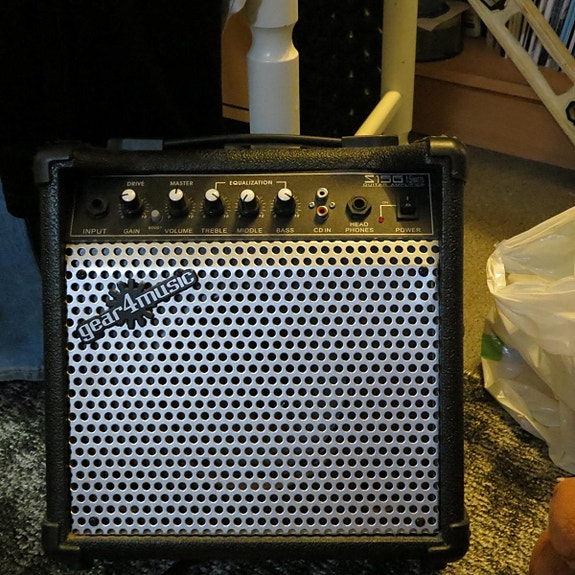Gear4Music kitaravahvistin