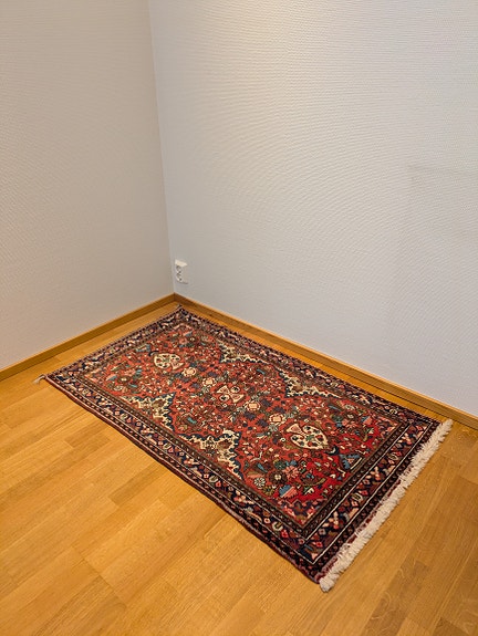 Käsinsolmittu villamatto