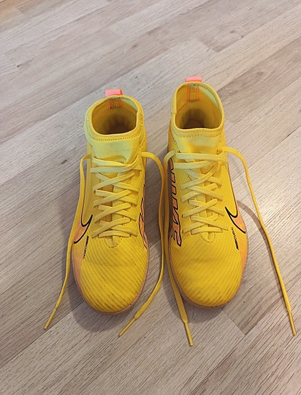 Nike lasten futsal kengät, koko 34