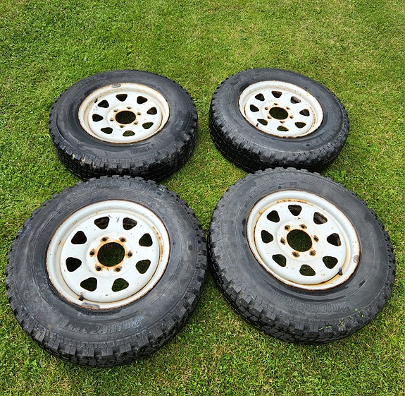 Nissan 16x6 vanteet nastarenkailla