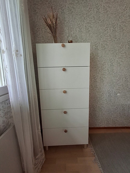 Valkoinen Bestå lipasto