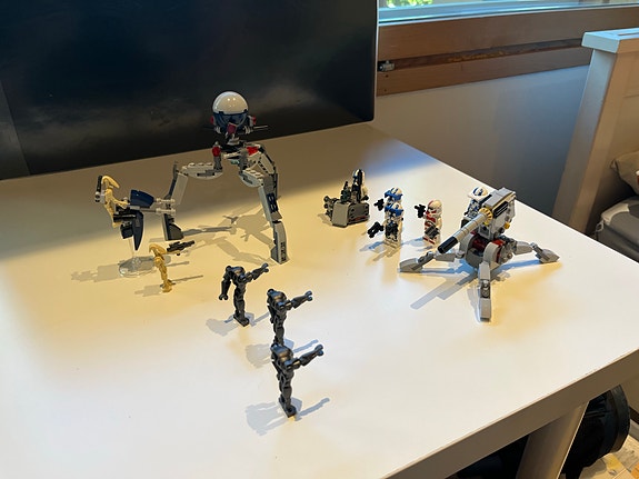 Lego Star Wars taistelusetti hahmoilla ja ajoneuvoilla