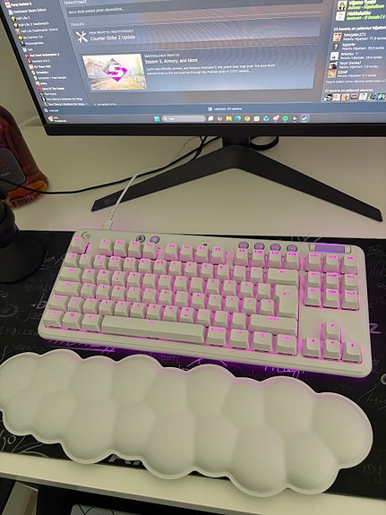 Logitech G713 pelinäppäimistö