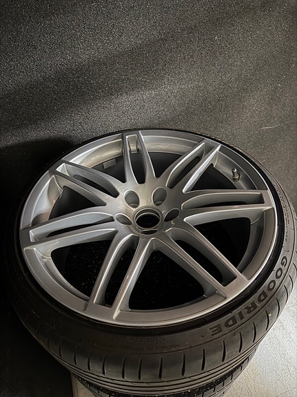 Audi RS4 B7 OEM Speedline Vannesarja kesärenkailla