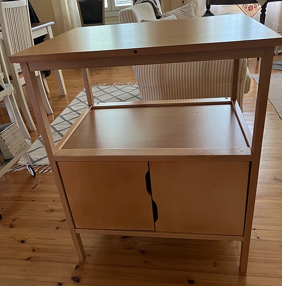 Jollyroom lastenhylly / hoitopöytä kaapilla