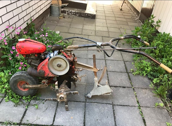 Puutarhajyrsin polttomoottorilla