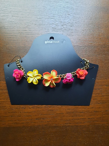 Käyttämätön Kukka Statement necklace kaulakoru