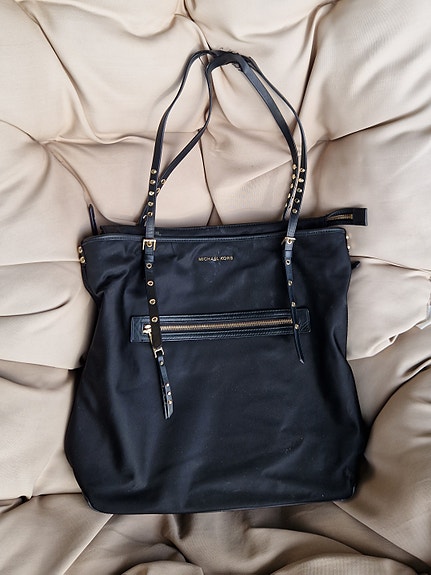 Michael Kors olkalaukku