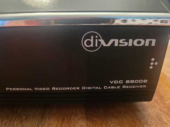 Division vdc 8800B tallentava kaapeli digiboksi