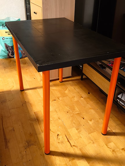 IKEA pöytä (VARATTU)