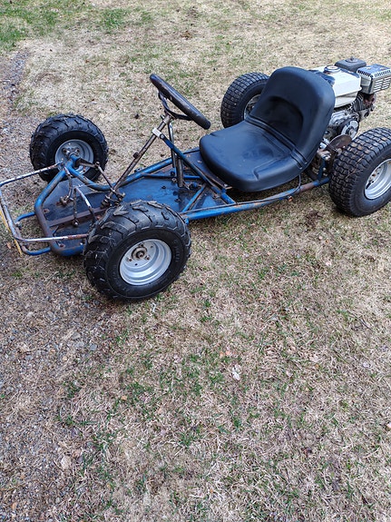 Mikro-auto Honda moottorilla