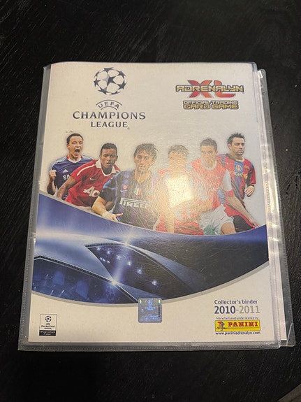 Panini Champions League 2010–2011 Adrenalyn XL keräilykansio ja kortteja