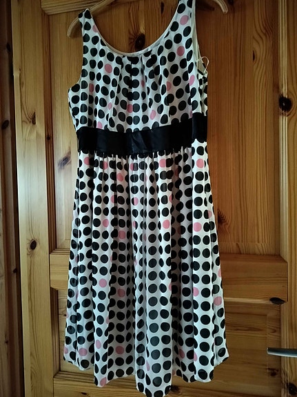 Juhlava mekko koko M