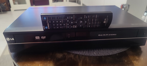 Tallentava DVD/VHS nauhuri käyttämätön