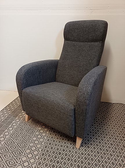 Uudenveroinen kotimaisen Askon nojatuoli