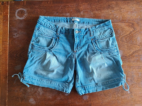 Naisten shortsit