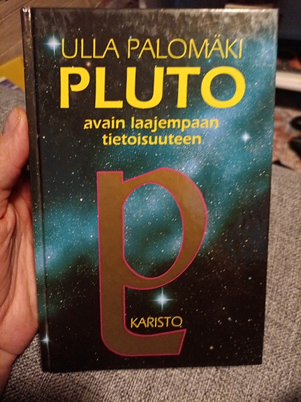 Ulla Palomäki: Pluto – avain laajempaan tietoisuuteen (Karisto)