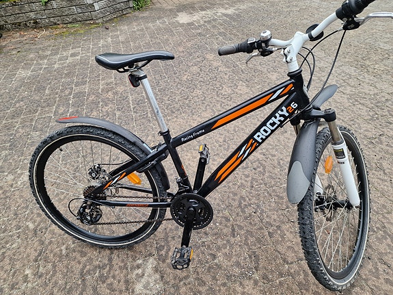 Poikien 10-14 v Rocky Racing Frame pyörä