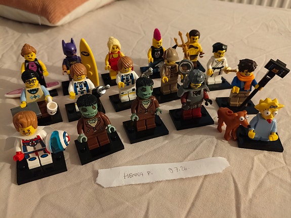 16 Lego minifiguuria
