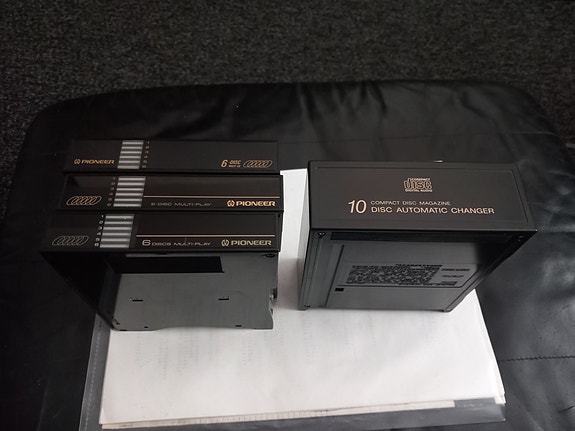 Pioneer ja sony cd soittimen makasiinit