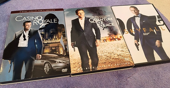 "Bond, James Bond" elokuva DVDitä