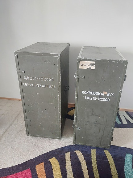Kaksi armeijan laatikkoa mallia kenttäkeittiö